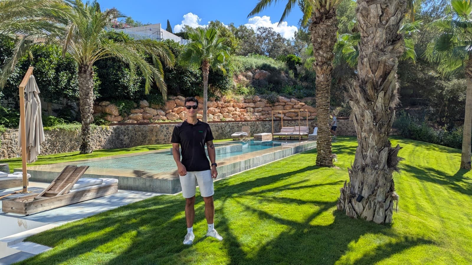 Avanta op locatie bij een villa op Ibiza.