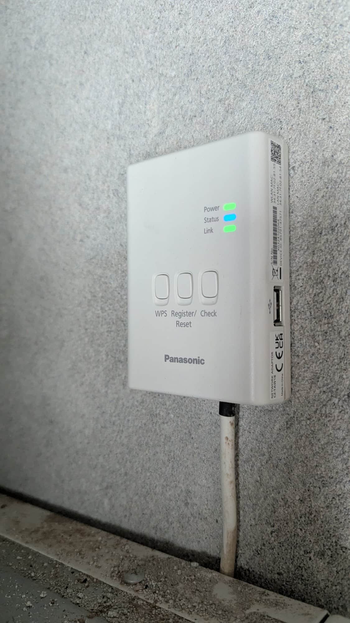 Netwerkmodule van de warmtepomp voor koppeling met de gebouwautomatisering.